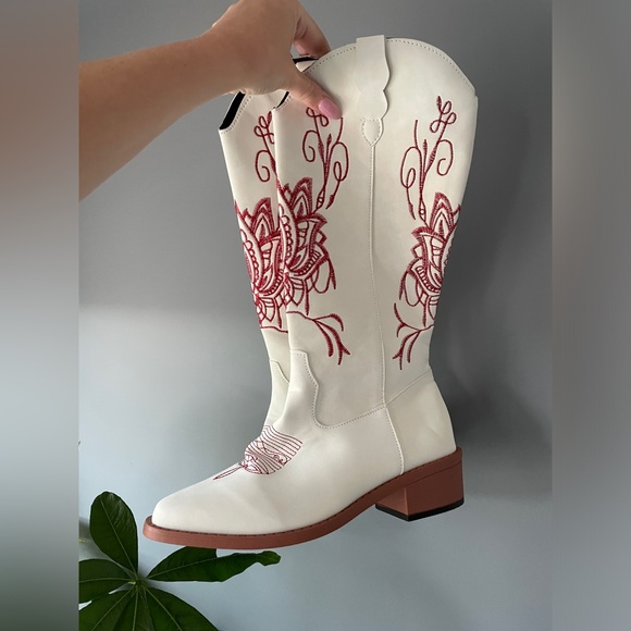 Shoes - White cowboys boots red embroidered western boots